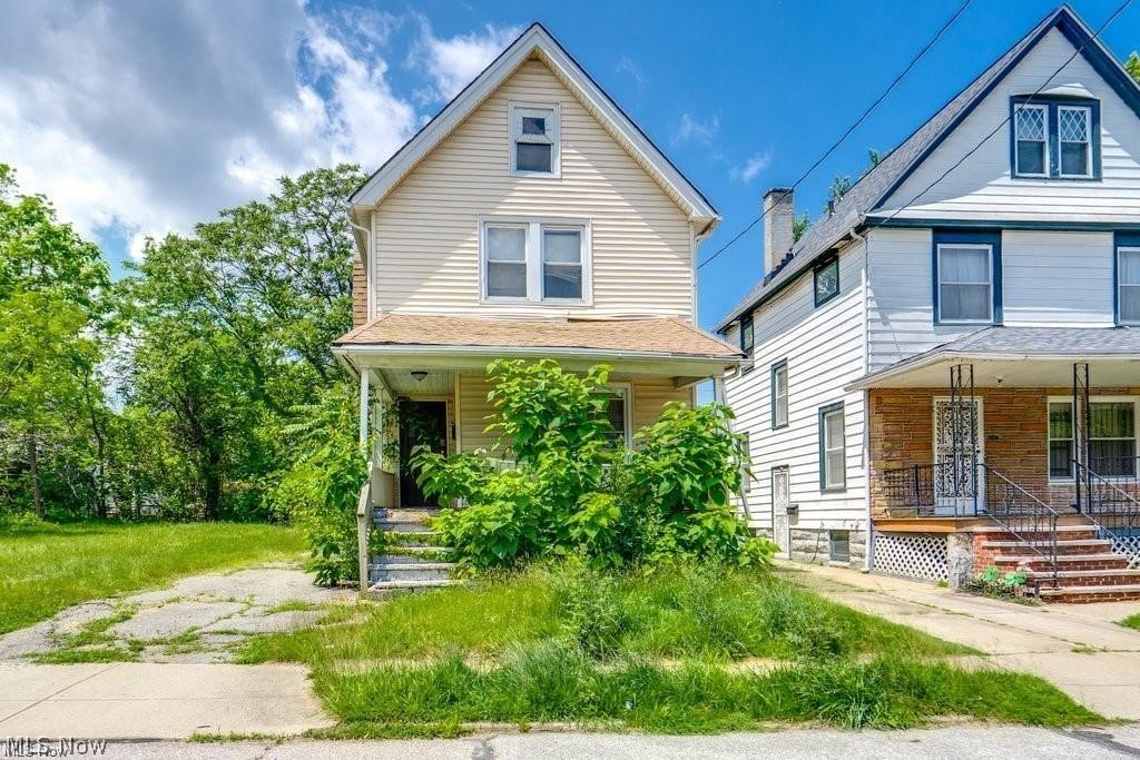 Amazing opportunity! This spacious home offers incredible potential for the right buyer. Priced fairly for the
work needed, it features 3 great-sized bedrooms, a large kitchen, and plenty of room to make it your own. A perfect
chance to renovate, add value, and create the home you’ve envisioned