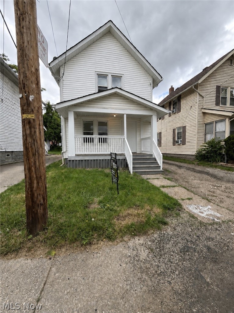 Welcome to this charming 2-bedroom, 1-bath home with new carpet and paint throughout. Inside, you’ll find a spacious living room, dedicated dining room, and functional kitchen with plenty of potential. The home features driveway parking for added convenience and a nice-sized backyard. Whether you’re a first-time homebuyer, or looking for an investment opportunity, this home is full of possibilities. Schedule your private showing today!