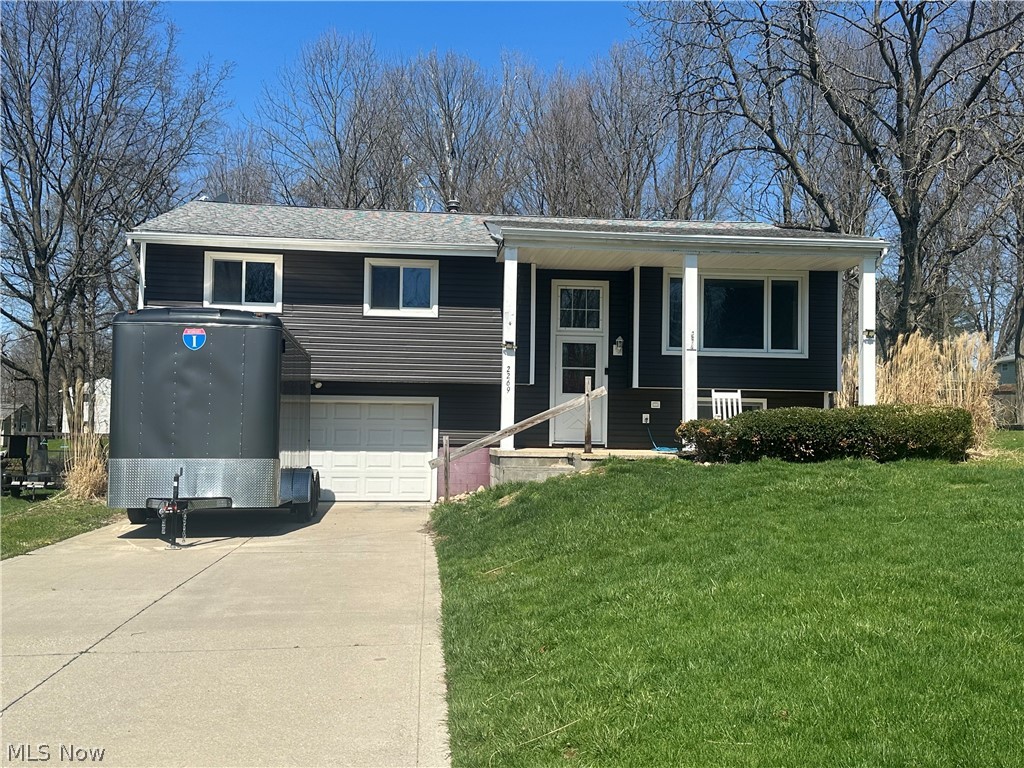 A nice 4-bedroom, 1.5-bathroom bi-level in the heart of Twinsburg. City Point of sale compliant and ready for you to move in! 
The interior boasts new fresh neutral paint and plush new carpeting throughout, providing a clean and inviting canvas for your personal style. Three nice size bedrooms and a full bath are on the main floor. A large kitchen over looking a dining area and front room top off the upper level. The lower level has an additional bedroom, rec room or office. Just outside the bedroom is an additional bathroom and laundry area. The lower level does have a walkout to the back yard. The home is situated close to parks, shopping and entertainment. Furnace/ AC (2008) Roof (2007) Siding (2021).