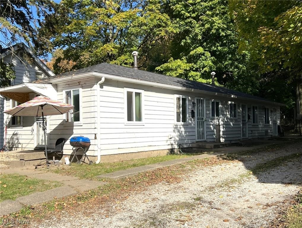 Duplex featuring 1 bedroom units. One unit rehabbed 2020. Newer vinyl windows and roof.  Tenant occupied, please do not disturb tenants or pull onto private driveway without a scheduled appointment. Must sell with 776 Kraus Ct. Some work needed. No terms, seller will not hold a note, CASH only. No contingencies.