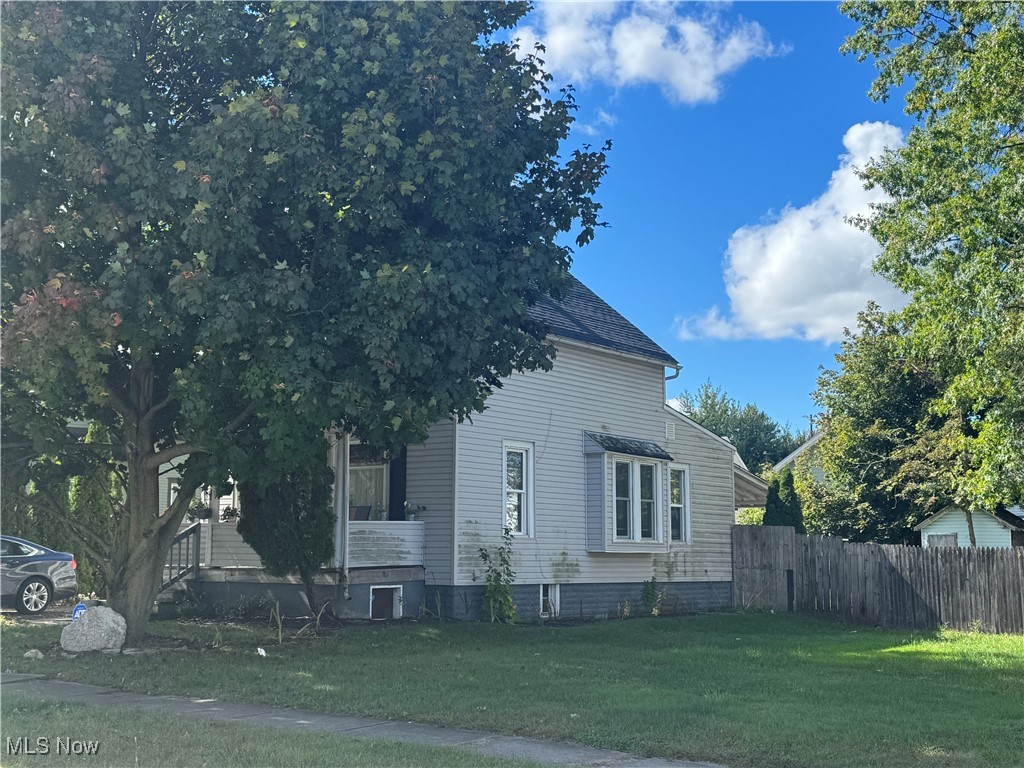 Cute 2 bedroom colonial in area close to stores, restaurants and entertainment.