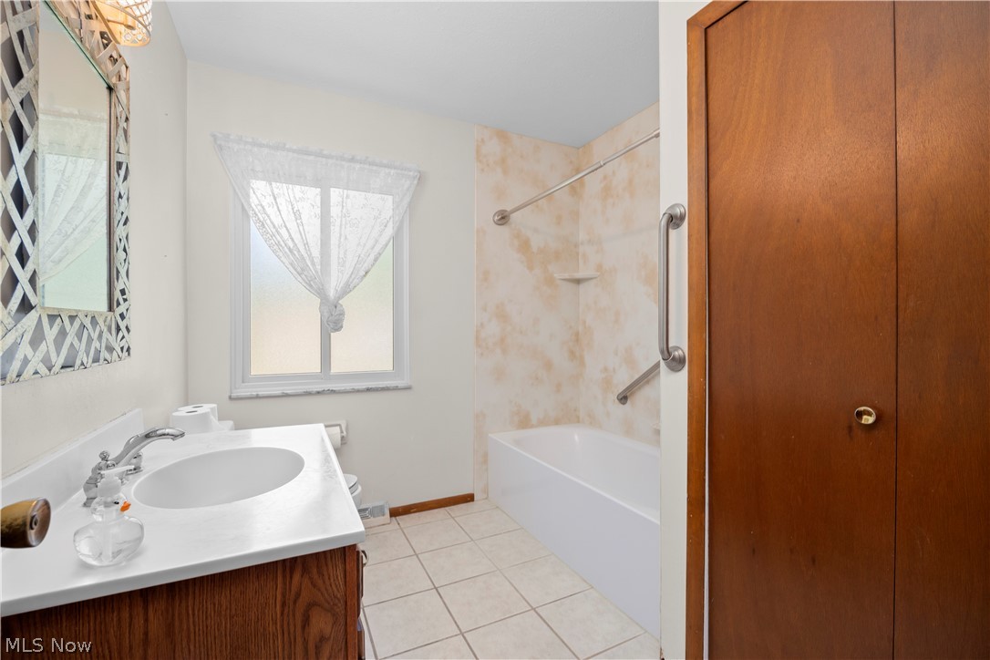 Hinckley Lake Homes - Residential