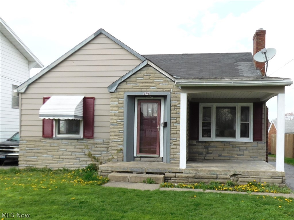 Located in Youngstown is this 4 Bedroom/1 Bath home that is accepting Section 8.  There is a 1 car detached garage, full unfinished basement with washer and dryer connections, kitchen includes a range which the tenant maintains, covered front porch and large attic for lots of storage.  Monthly rent is $700.00 plus the tenant pays all the utilities.  Full deposit and first months rent is required.