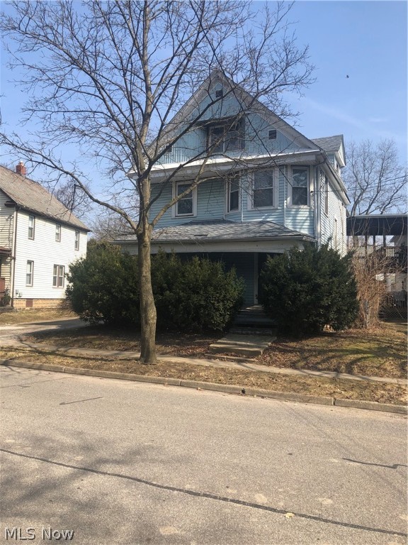“WOW”  4 Bedroom Conianal near the Highland Square Area. This 4 Bedroom Colonial features a Large Living Room, Dining Room and Kitchen. This house is located near Stores, Restaurants and aLibrary. Minutes away from Downtown Akron and The University of Akron . Dream beginner home for growing family. Don’t miss this deal it won’t last. Call for your private showing. Thanks