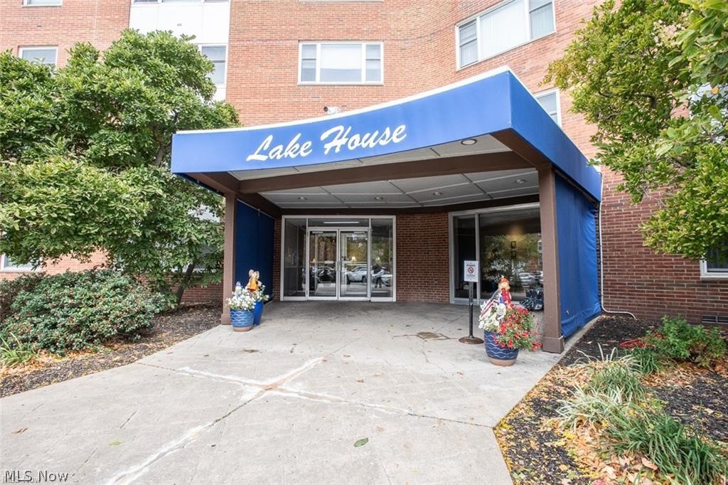 Lake House Condo - Residential