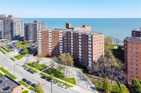 Lake House Condo - Residential