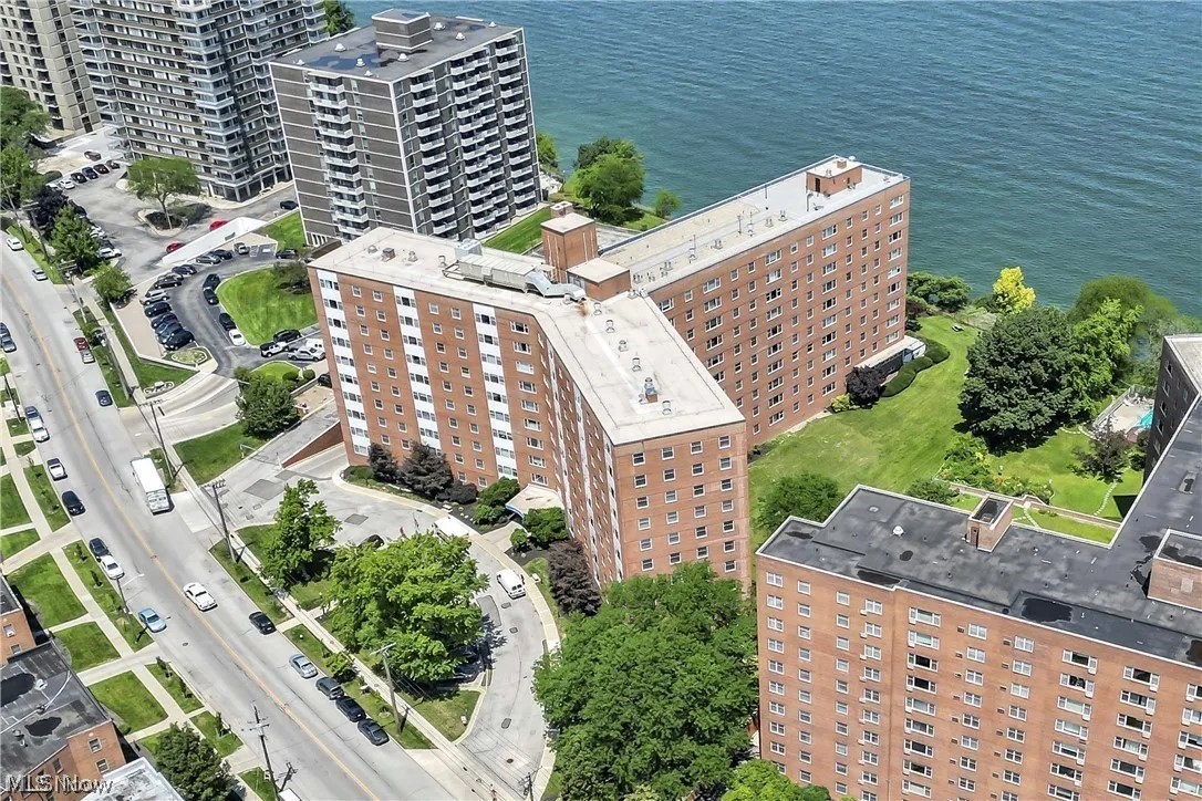 Lake House Condo - Residential