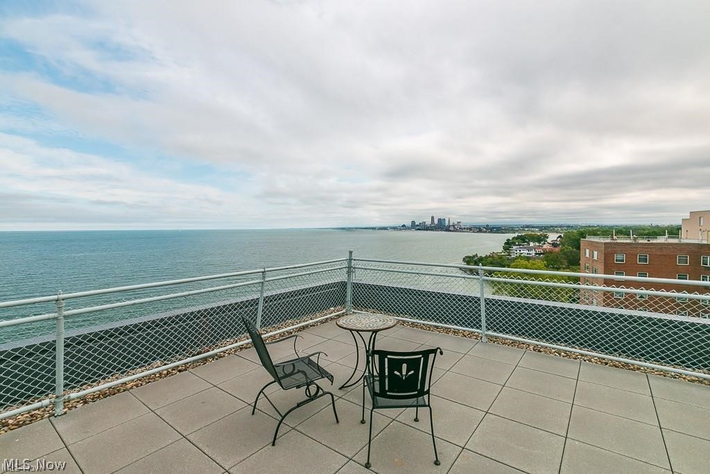 Lake House Condo - Residential