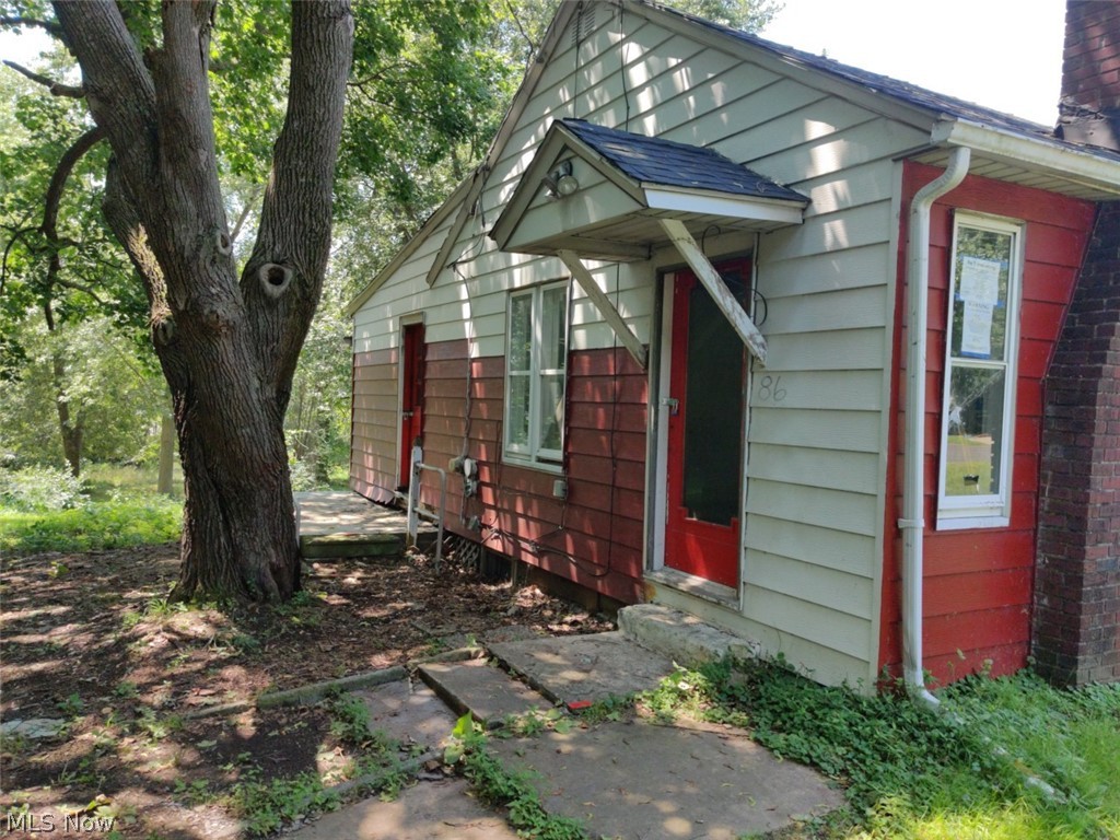 RANCH ALUMINUM/VINYL 1 STORY WITH 696 SQ FT GROUND FLOOR LIVING AREA AND 768 TOTAL SQ FT LIVING AREA, BUILT ABOUT 1940. IT HAS 4 TOTAL ROOMS WITH 2 BEDROOMS, 1 FULL BATHROOM, A FULL BASEMENT, HEATING IS CENTRAL, 1 FIREPLACE Property sold "AS IS".  Equal Housing Opportunity. FHA Insurable w/escrow per HUD appraisal