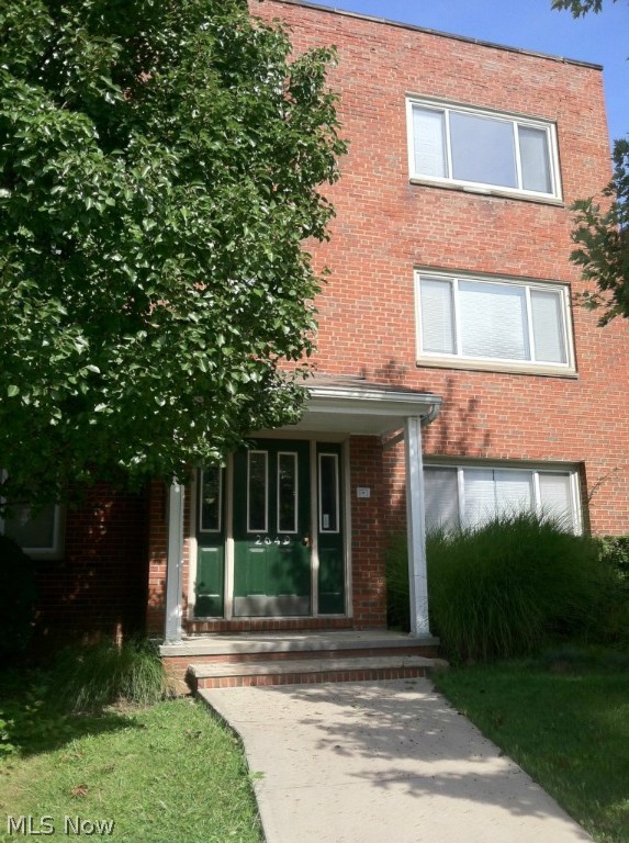 Don't miss out on this fantastic 2 bedroom apartment, close to public transportation, shopping, dining and everything else the Cleveland Heights area has to offer. This spacious second floor apartment boats tons of space, abundant natural lighting and great hardwood floors. Unit includes one parking space in the garage and the building offers onsite laundry. Contact me today to learn more!