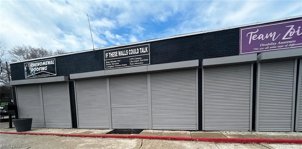 Priced to SELL!!!  Looking for an amazing opportunity to relocate your current business OR start a new business? Look no further! This spacious 3600 sq ft multipurpose building is located in a prime location with high visibility. The building sits on 2 streets and has 4 different addresses: 1138-1140 Mercer Avenue & 1224-1226 Diagonal Road.  The end unit consists of a 2-seater barbershop (1 seat is already occupied). The adjoining unit was previously 3 separate units prior to walls being removed to fit the previous tenant’s needs. You can keep the same concept, a classy modern open space, or re-purpose to create your own. The possibilities are endless! There are a total of 3 bathrooms across all units. A full waterproofed basement runs under all units except the barbershop. Freshly painted exterior. This building has significant potential to host a variety of uses and has been very well-maintained by the current owner of almost 20 years. Schedule your showing today!