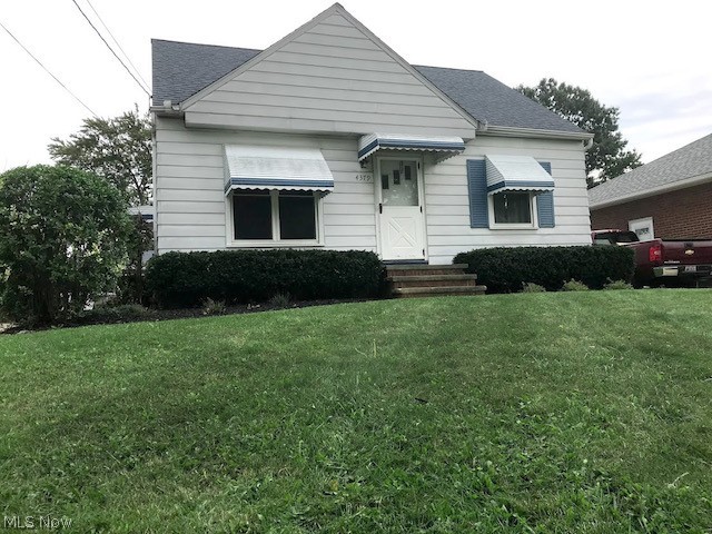 Great location - convenient to Kamms Corners, Metroparks, 480, 71, and hospitals.