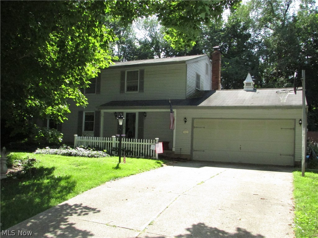 Quality bones in this 4 bedroom, 2.5 bath Copley Colonial.  A large family room has a wonderful fireplace. The living and dining rooms are spacious.  There is a large screened porch off of the family room.  Nice lot, attached 2 car garage, full basement.  Contact agent for details of short sale.