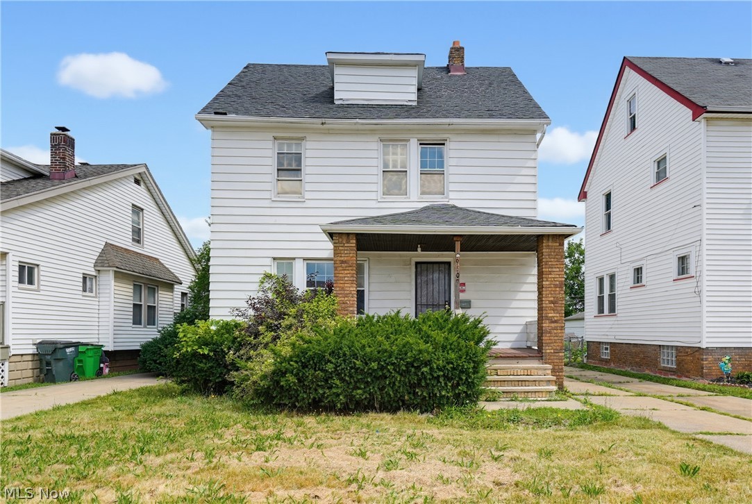 This 3-bedroom Colonial with a functional layout offers spacious living and dining areas, with a partially finished basement offering additional living or storage space. Features a private backyard, and convenient location near parks, schools, shopping, and major highways. A great opportunity for homeowners or investors alike. Whether you're an investor or new homeowner, look no further!