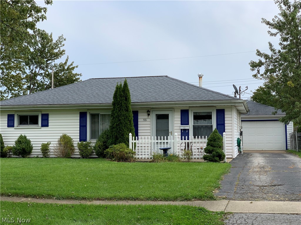 Ranch with 2 car garage and large yard; laundry located off kitchen with eat in area and includes all appliances. Small city park within walking distance.