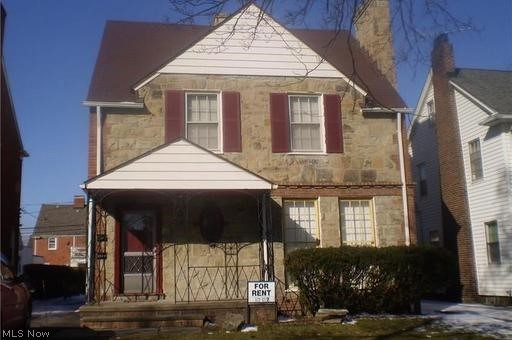 Move in ready Excellent location, huge basement, Quiet peaceful first floor in a  quiet neighborhood right near shopping and transportation.Stove and refrigerator supplied
front and back porch for summertime enjoyment