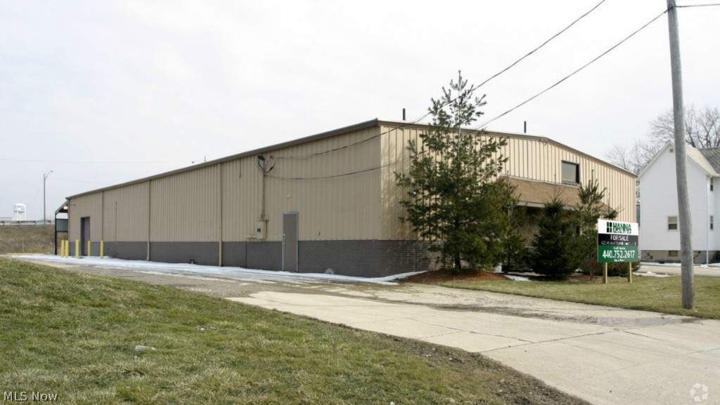 • 8,000 SF Freestanding Building with approx. 7,000 SF of Free-Span Manufacturing/Warehouse & 1,000 SF of Office Space.
• Property also includes 2 Separate Garage Buildings for Storage or Vehicle Parking.
• Large lot for Parking and/or Future Expansion.