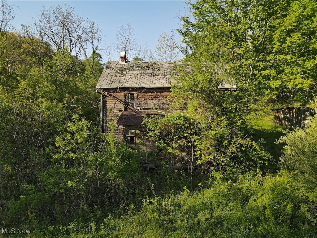 Picturesque hill and creek valley property. Wood and pasture. Trophy game. Secluded private retreat composing 201.41 acres. Electricity and public water available at Willow Run Road. Recorded right of way entry from Willow Run Road. 6 parcels in total. (6th: 02-500-00010000)