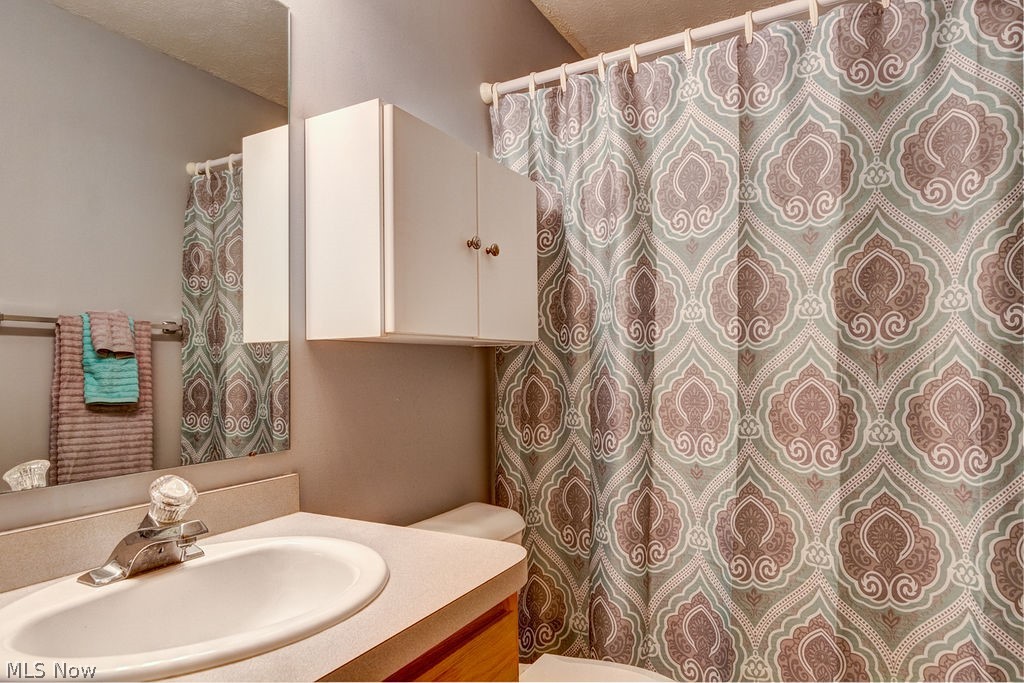 Schooners Cover Condos Ph 01b - Residential