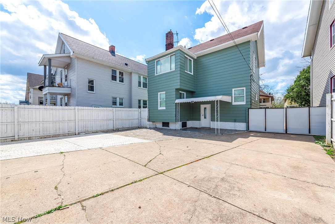 E R Cowins West 95th Street Su - Residential