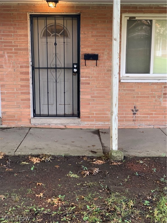 Turnkey townhome available for next owner. No need for any work on these townhomes. No showings until accepted contract.