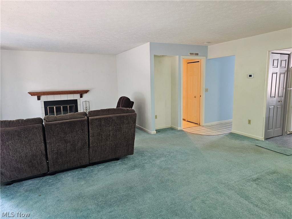 Tinkers Lane Condo - Residential