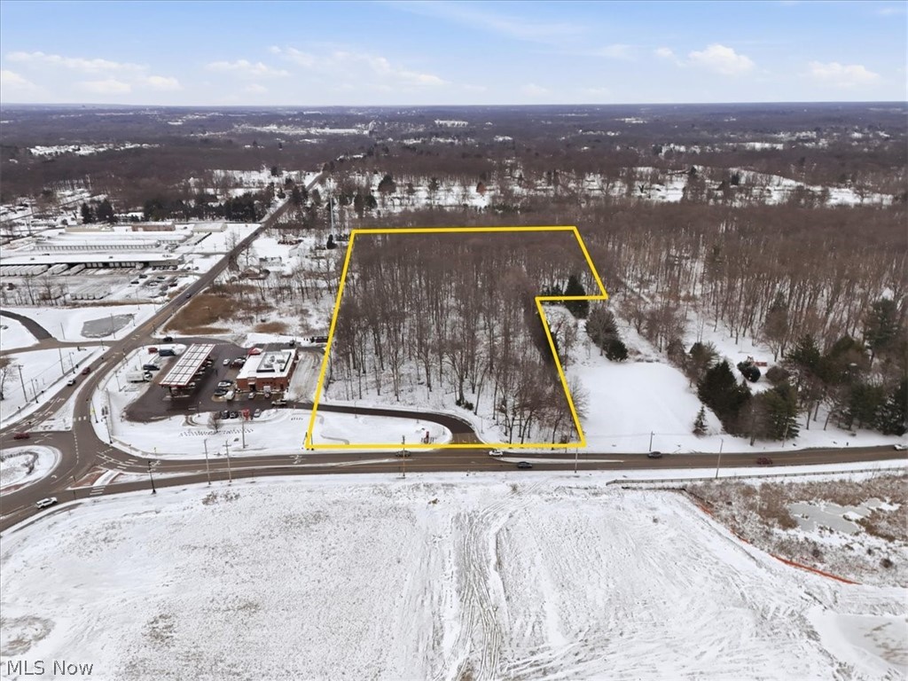 Commercial Land for Sale – Green, Ohio (Turkeyfoot Lake Rd / Green Circle)
Exceptional 10.94-acre Class C commercial parcel located on E Turkeyfoot Lake Road in the highly desirable Green Circle corridor. This prime site offers outstanding visibility, strong traffic counts, and convenient access to I-77, retail, dining, and surrounding commercial development. The generous acreage provides flexibility for a wide range of commercial uses, including retail, office, service, or mixed-use development. Positioned in one of Green’s most active growth areas, this property presents a rare opportunity for investors or end users seeking long-term value in a proven location.