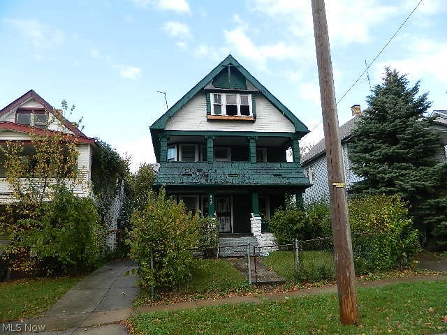 2 Family 2 bedrooms 1 bath each unit.