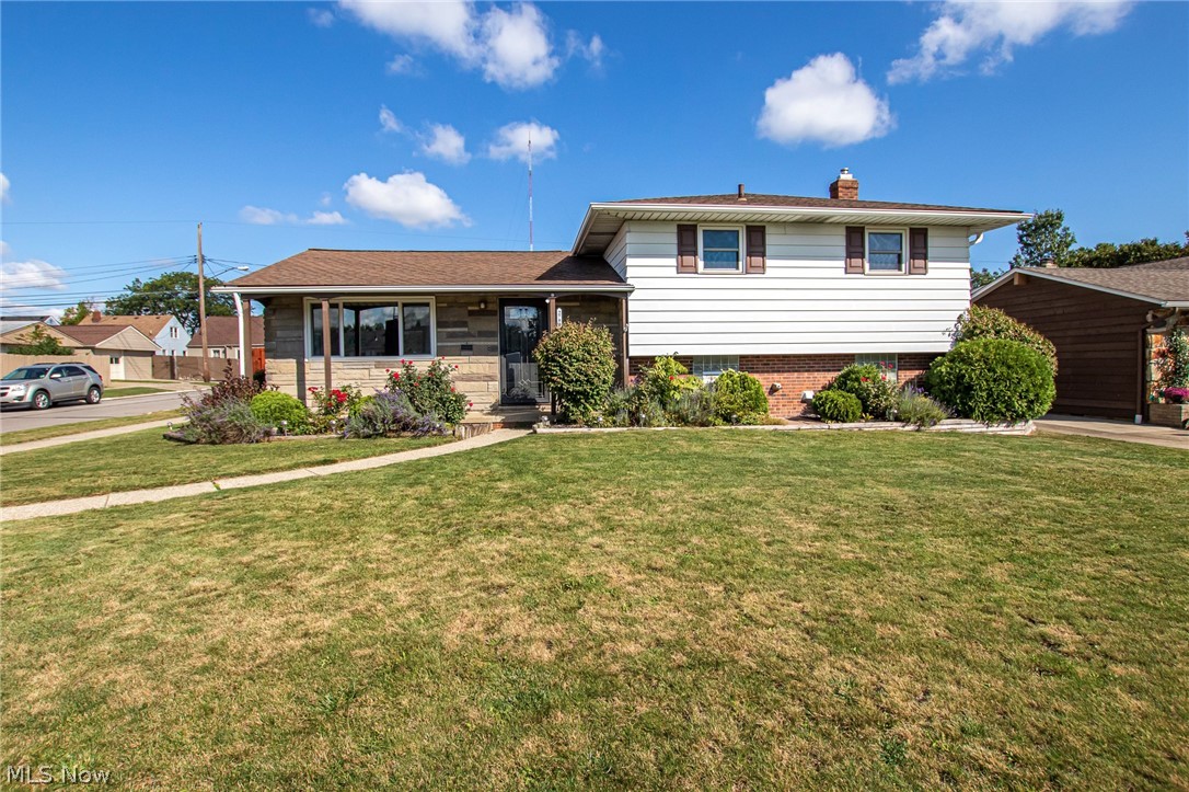 Welcome to 2780 Hetzel, where you’ll find sharp curb appeal, backyard privacy, and lots of potential. Featuring 2 full bathrooms and 2 large living spaces, this home provides the opportunity to spread out! Three bedrooms upstairs all have ceiling fans and hardwood floors underneath the carpet. The newer deck provides a beautiful place to relax and enjoy the full fenced back yard. Make this one yours today! Updates include: hot water tank (2021), carpet (2016), lower level shower stall (2012), roof and electrical box (2008), A/C and furnace (2008), slider, windows, deck (2006). Great location!