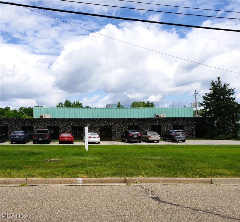 Prime NEO location only one mile from I-480 and three miles from I-271. This location offers ease of access to Cleveland and Akron markets. Class B building sited on an estimated four acres. Each unit has at least one drive-in bay and two docks with levelers. Masonry block exterior construction. Unit has combination of warehouse and office space. Office spaces range 1,700 SF. Warehouse space is approximately 8,300 SF. Upgraded lighting with clear height ceilings of approximately 16.5 FT. Electric heat in office spaces and gas powered reznor heaters in warehouse space.  Lease is $8.50/SF/YR double net for five years.