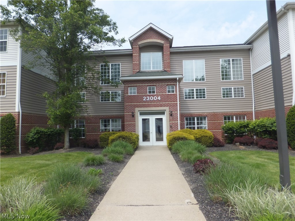 Welcome to 23004 Chandler Ln #114, 2 bedrooms, 2 full bathrooms, 1st floor end unit condominium, open floor plan, great room w/fireplace, needs some tlc