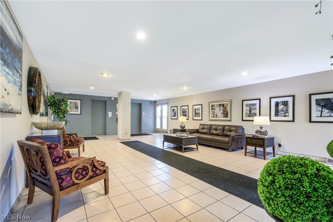 Carlton House Condo - Residential