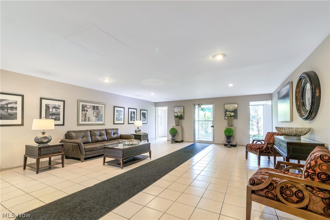 Carlton House Condo - Residential