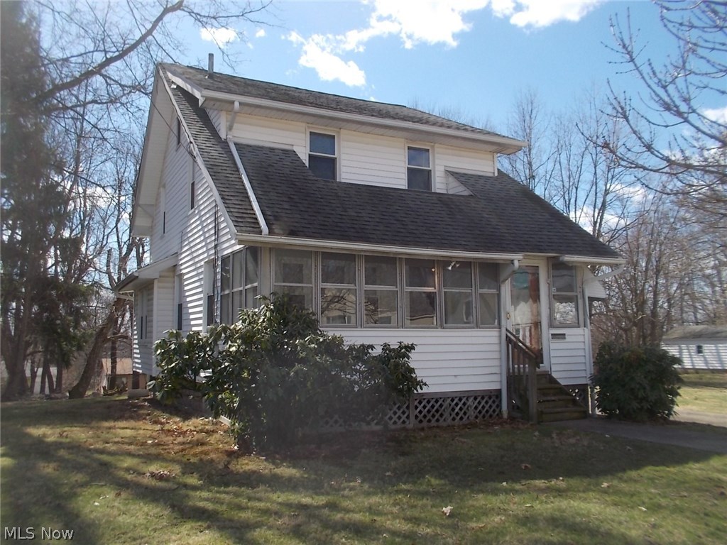 Hurry!  Just rehabed.  Nice 3 Bedroom 2 Story with concrete drive.  Newer Paint, Windows, Carpet, Vinyl, Light Fixtures, Furnace, Water Heater, Kitchen and Bathroom.  Huge Enclosed Front Porch for extra room.  This one is Move In Ready!  Immediate possession.  All on a 100x150 Double Lot!