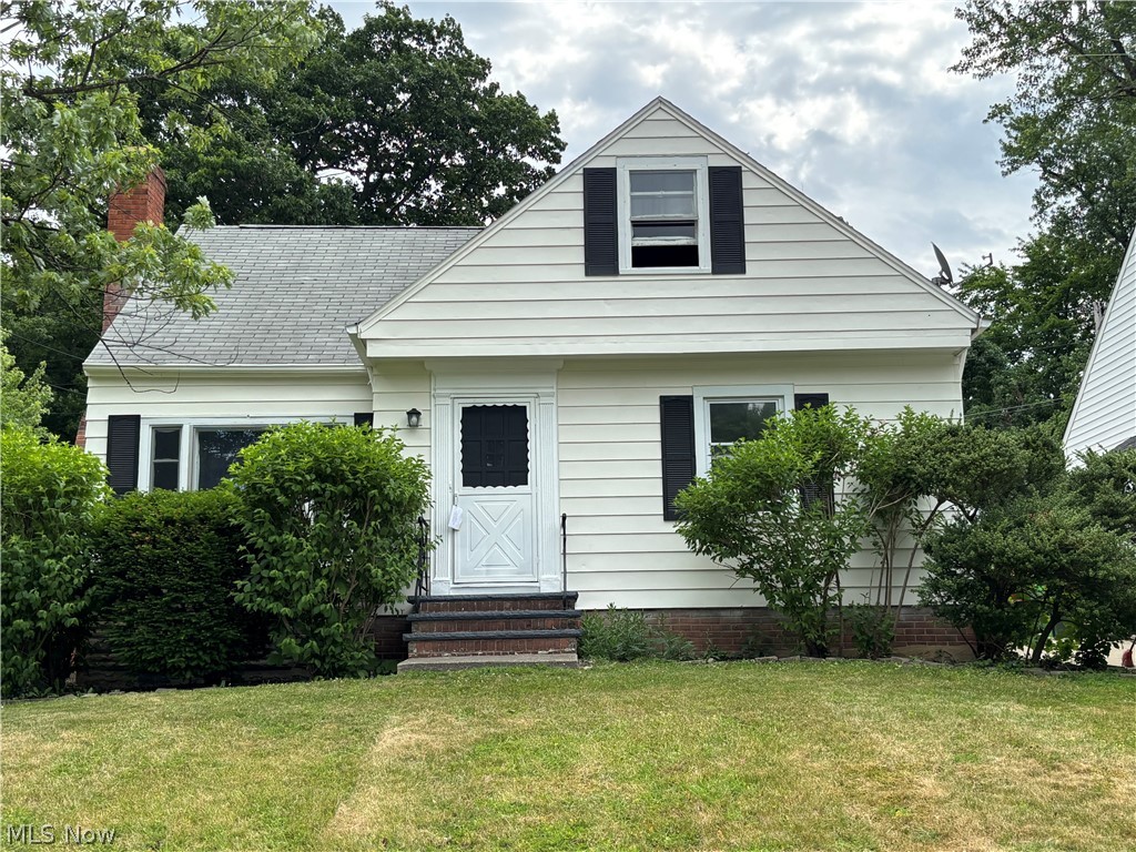 Excellent starter home or perfect for investors nestled in a quiet neighborhood.
3 bedrooms, 1 1/2 baths, fenced in back yard.
Updated kitchen. Beautiful hardwood floors with fireplace in the living room.
French doors off the dining room lead to a bonus room.
Partially finished basement with a half bath.
The 2 1/2 car garage is newer, built in 2002.
The POS has been ordered. Buyer to assume any violations.
The home is being sold AS IS.