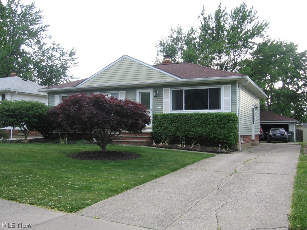 See this well maintained 3 bedroom, 2 full bath ranch home. The kitchen has recently been updated and has newer countertops, all appliances stay. Beautiful cherry oak floors are in all rooms except the family room. The hot water tank, windows, and the electrical breakers are newer. Enjoy the finished basement with glass block windows. Home is close to shopping and freeway access.