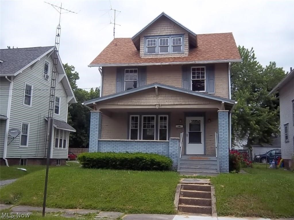 Spacious 3 bedroom home with a finished walk up attic with tons of storage, large living room and kitchen with breakfast nook.