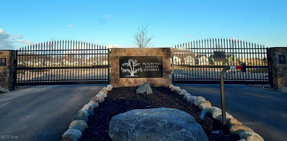Build Your Custom Vacation Home Today!
Peach Tree Estates Catawba is situated on one of Lake Erie’s most prime locations. Boasting golf course views and close proximity to the prestigious Catawba Island Club, this coveted area offers an oasis of tranquility on Catawba Island.  This exclusive community is within minutes to Kelley’s Island, Put-In-Bay and Cedar Point and less than a 2-hour drive to either Cleveland or Columbus.
Our generous 1+ acre lots provide the perfect canvas to bring your vision to life. Here you will experience the subtle sounds of waterfalls and ponds within a secure gated community while enjoying the beautiful views of the Arthur Hills designed Catawba Island Club Golf Course. These spacious lots have city water, sewer, natural gas and high-speed internet. 
As the exclusive builder for Peach Tree Estates Catawba, Otero Signature Homes brings over 20 years of expertise building exquisite custom homes.  As part of the Otero Living family, our seamless collaboration with industry partners allows us to operate as true end-to-end home experts. Fluent in real estate, design and construction, Otero Living is Cleveland’s premier full-service home building company for leading professional families. With decades of combined experience, the team simplifies complex projects and serves as trusted advisors from first sketch to final styling. From lot selection, project management, down to the pillows—the company selects, oversees and executes with care.