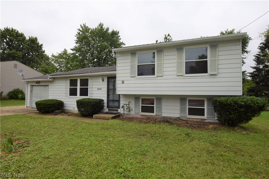 Spacious 3 bedroom, 2 bathroom home located in a quiet neighborhood in Copley! Clean vinyl flooring in living room. Sizable kitchen with clean tile flooring and tons of cabinet space. Appliances included. Beautiful 3-season porch and a large backyard perfect for entertaining. Convenient access to I-77. Needs some updates but will be a fantastic buy. Don’t miss out on this great opportunity.