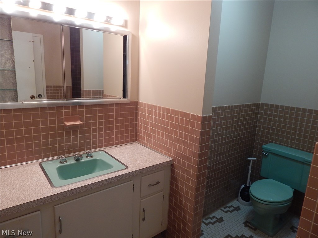 Carlton House Condo - Residential Lease