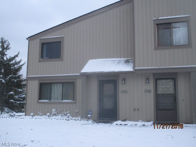 Colonial style Townhouse in Harbour Light. All appliances are included- refrigerator, microwave, Stove, dishwasher, washing machine, dryer. Townhouse has great layout and updated full bath and half bath. Newer kitchen with sliding door onto patio. One car garage plus additional parking is available. Laundry area off kitchen with half bath. Great unit for the price. Call and setup your showing today- wont last.