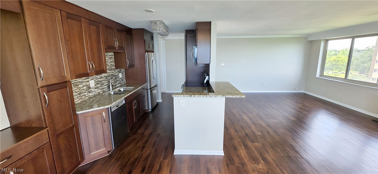 Marine Towers East Condo - Residential