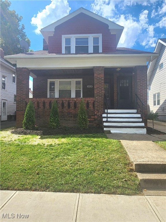 Beautiful Brick Double in Cleveland’s lovely West Blvd neighborhood. This home boasts new vinyl windows, new flooring throughout, updated electric, granite countertops, new stainless steel appliances, new garage doors, and much more! Call this remodeled beauty home or be an investor and collect market rents of 1300 per unit. Centrally located and minutes to all the local attractions!