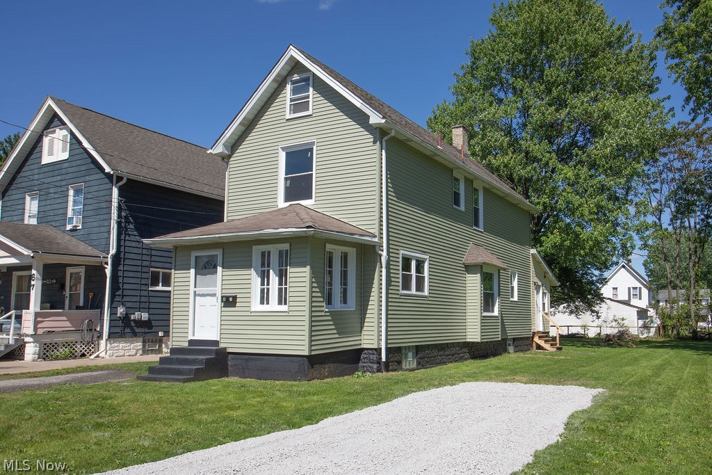 Classic Charm on the West Side
Charming 3-Bedroom, 2-Story Home!
Welcome to 65 N Richview Ave, a classic 2-story single-family residence offering 3
bedrooms and 1 fully remodeled bathroom located in the heart of Youngstown, OH.
Features generous layout perfect for a growing family, first-time homebuyer or savvy investor looking to add to their portfolio. Many updates include vinyl siding, appealing kitchen with new appliances, floor coverings, vinyl windows and recently installed furnace.