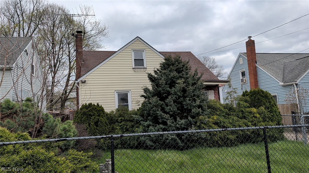 Looking for a first home to make your own? Come see this 3 bedroom, 2 bath located in Kenmore near many ammenities.