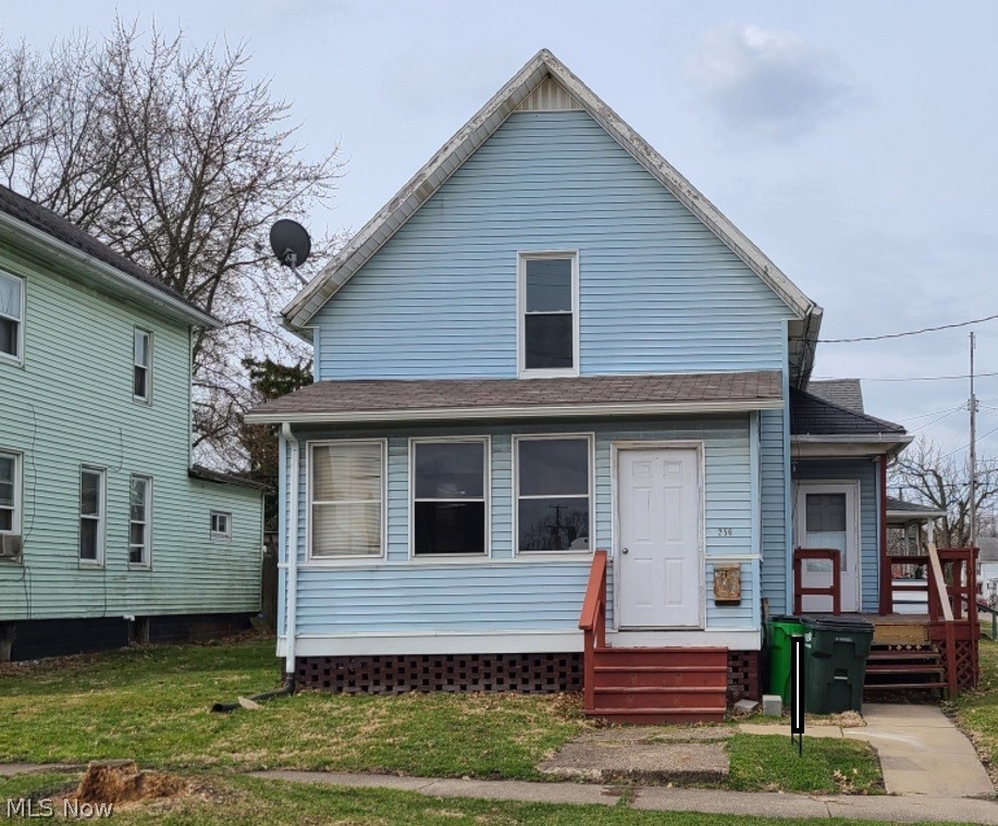 Cute move in ready 3-bedroom home with a large kitchen, newer roof & first floor master.