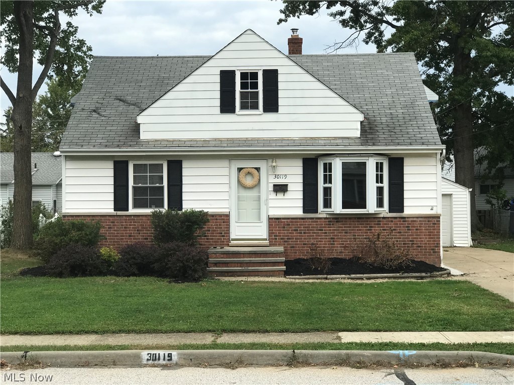 Great Location! Welcome home to this 3-bedroom, 2 bath bungalow situated in the heart of Willowick. What a great opportunity to add the finishing touches needed to make it your own! Enjoy being close to Lake Erie, shopping, entertainment, and easy access to the highway.