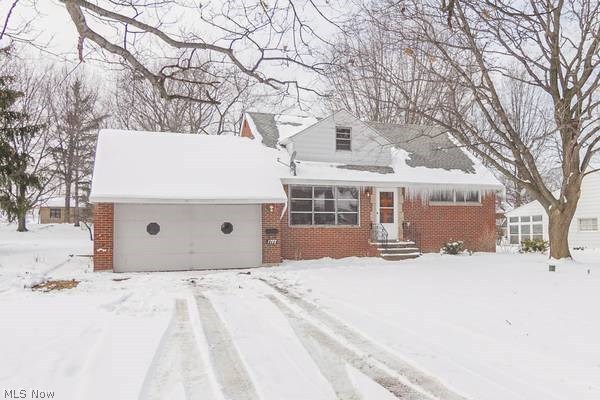 1782 Skyline Drive, Richmond Heights, Ohio 44143 -- Inviting & charming 4 bed 1.5 bath bungalow

 $1,075 rent / $1,075 deposit
 $20 application fee per adult
 1-2 pets OK with additional deposit
 NO SECTION 8

 Really lovely home with tons of character! Large living room with hardwood flooring & large picture window that allows tons of natural light in! Kitchen has small eat in area (no formal dining room) that overlooks the backyard. Kitchen does not offer stove/fridge, but can be provided for an additional $40/month appliance fee (or tenant can bring their own). Basement has washer/dryer hook ups and storage space, as well as a separate rec room/family room! Basement has a toilet & sink in the laundry room area/non finished section for additional bathroom. 2 bedrooms on the 1st floor, and 2 bedrooms on the 2nd floor. Full bathroom located on the 1st floor - offers tub/shower combo, linen closet and ample storage space! 

 Home has 2 car attached garage, central air condition