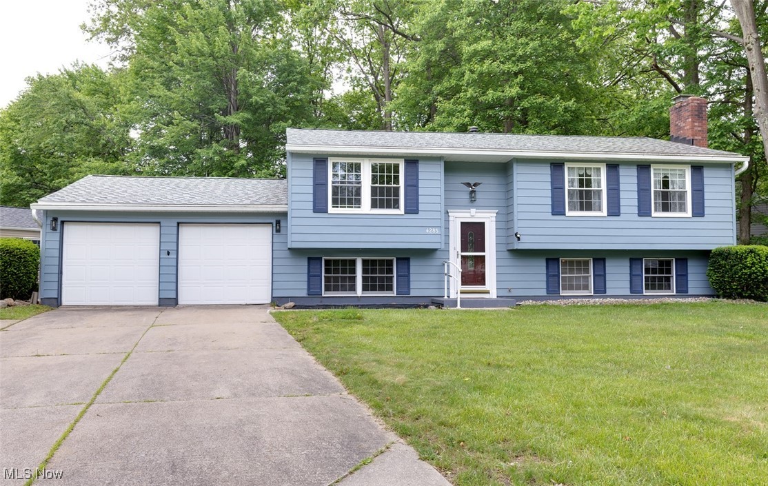 This well maintained Bi-Level home has been taken care of with love. With new renovation to the kitchen adding new flooring (2024), new bathroom shower and toilet installed in the upstairs bathroom (2021), replaced the roof (2020), replaced furnace and AC (2020), and much more. The home is nestled in a beautiful neighborhood in close proximity to a many stores, restaurants, entertainment and much more! Schedule your showing today.