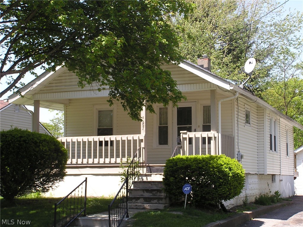 WOW! Says it all...Just move in, unpack, and relax. Recent updates include: new carpet through out, bathroom floor and toilet, front porch outdoor carpet, freshly painted interior all in 2017. Siding, roof, and vinyl windows 2011. Rear deck, 2014. 2017 New Refrigerator and Range. Convenient location minutes to shopping, dining, and express way. Includes a 1 year home warranty...Just remember, you snooze, you lose!!
